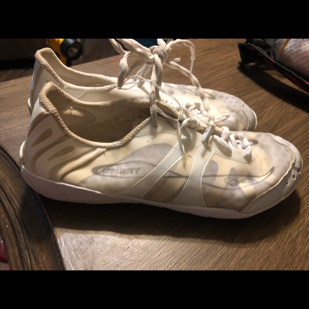 Cheer shoes